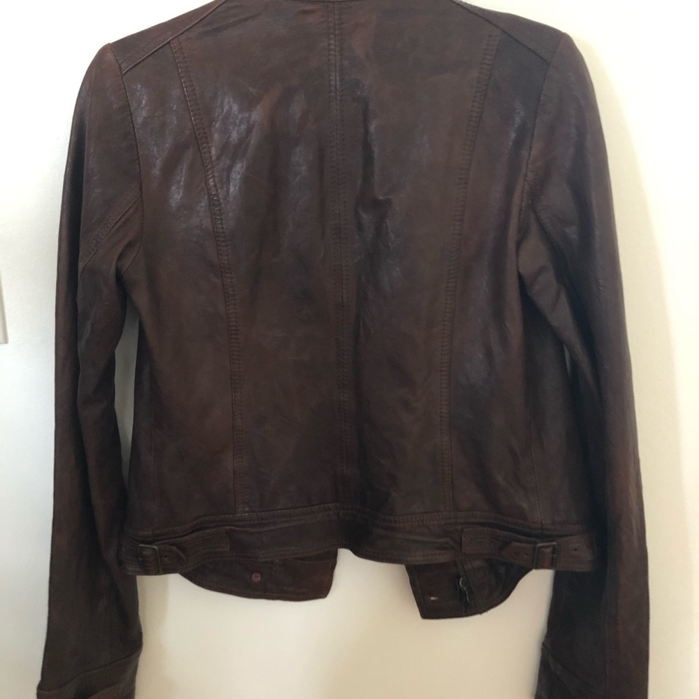 Women’s size small leather jacket. - Picture 3 of 4
